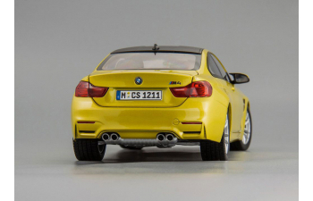 BMW M4 Coupe (yellow)