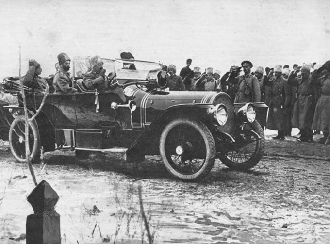 Delaunay-Belleville 45\50 CV Kellner дубль-фаэтон 1914 год. (тент сложен), черный 