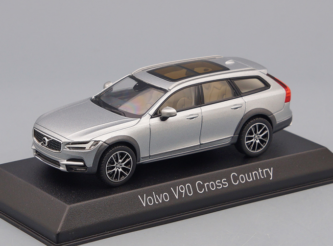 VOLVO V90 Cross Country (2017), bright silver