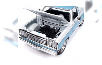 DODGE D100 Adventurer Sweptline Pick-up (1977), light blue/white