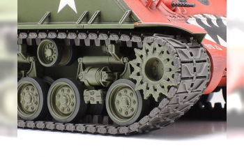 Сборная модель Американский танк Medium Tank M4A3E8 Sherman - "Easy Eight" Korean War с двумя фигурами. В комплекте виниловые траки