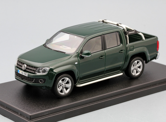 VOLKSWAGEN Amarok (2010), green