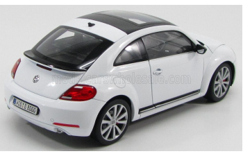 VOLKSWAGEN New Beetle (2012), white