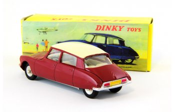 Citroen DS 19 (red)