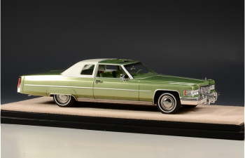 CADILLAC Coupe Deville (1975) Lido Green Irid