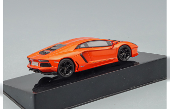 LAMBORGHINI Aventador, orange