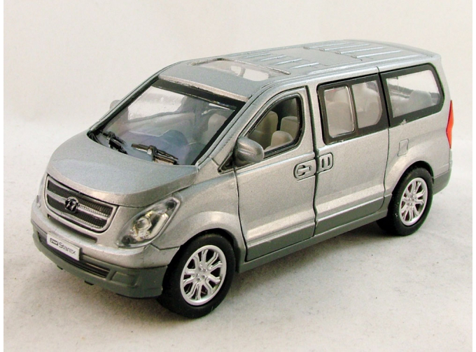 HYUNDAI Grand Starex, n.4666 1:38, серебристый