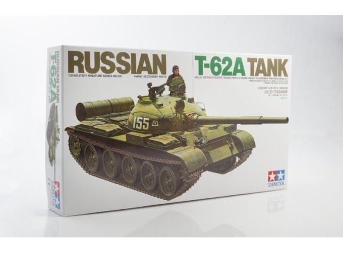 Сборная модель Советский танк Т-62А 1965 г. (с мет. решеткой радиатора и 1 фигурой танкиста)