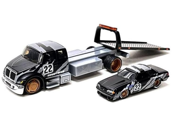 INTERNATIONAL Durastar Flatbed + FORD Mustang LX (1988)