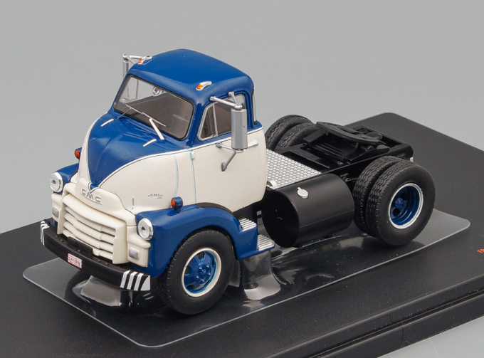 GMC 950 COE towing vehicle (1954), white blue