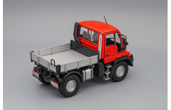 MERCEDES-BENZ Unimog U400, red / silver