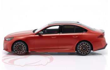 BMW M5 (G90) (2025), frozen orange metallic