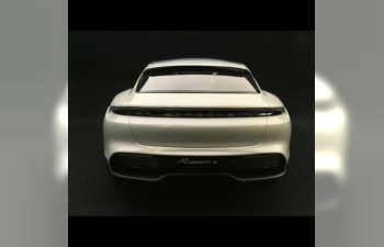 PORSCHE Mission E Cross Turismo 2018 gris blanc