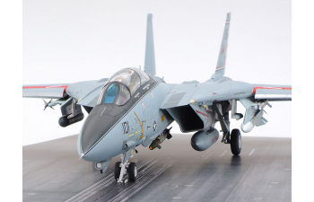 Сборная модель Grumman F-14A Tomcat (Late Model) Carrier Launch Set