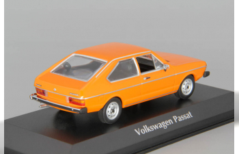 VOLKSWAGEN Passat (1975), orange