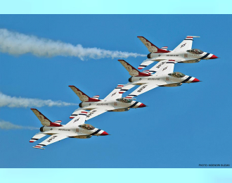 Сборная модель F-16C THUNDERBIRDS 2010