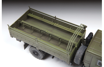 Сборная модель Российский армейский двухосный грузовик КАМАЗ 4350 Мустанг