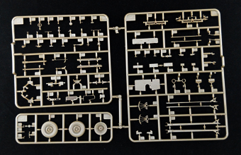 Сборная модель US GPW 1/4 ton 4/4 Utility Vehicle(Mod.1942) w/37mm Anti-Tank Gun M3A1