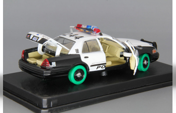 FORD Crown Victoria Police Interceptor из к/ф "Мальчишник в Вегасе" (2000), white / black (Зеленые колёса!)