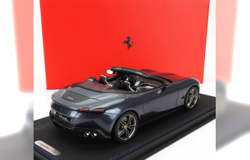 FERRARI Roma Spider Open (2020) - Con Vetrina - With Showcase, Blu Roma - Blue Met