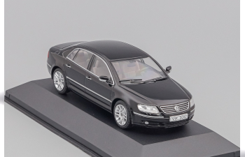 VOLKSWAGEN Phaeton (2002), black