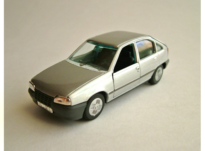 OPEL Kadett GLS 5-turing, серебристый