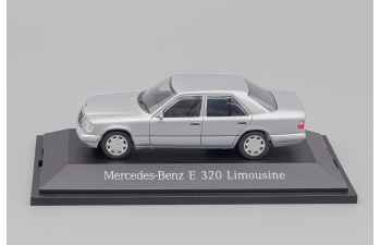 MERCEDES-BENZ E320 Saloon, silver