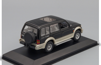 MITSUBISHI Pajero II LWB (1994), black