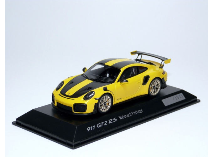 PORSCHE 911 GT2 RS 991 (2017), yellow carbon