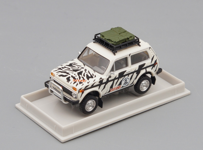 LADA Niva Safari, white/ black