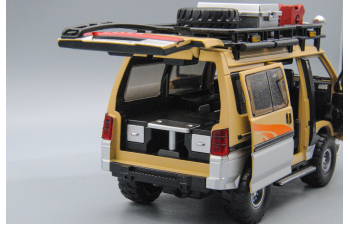 MITSUBISHI Delica, бежевый, 18 см.