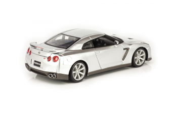 Nissan Skyline GTR R35 2009 серебристый