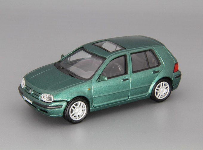 VOLKSWAGEN Golf IV, зеленый