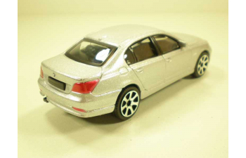 BMW 545i, silver