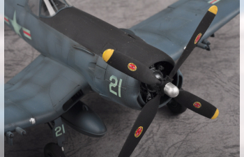 Сборная модель Самолет F4U-5N Corsair early version