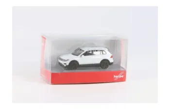 VOLKSWAGEN Tiguan, white