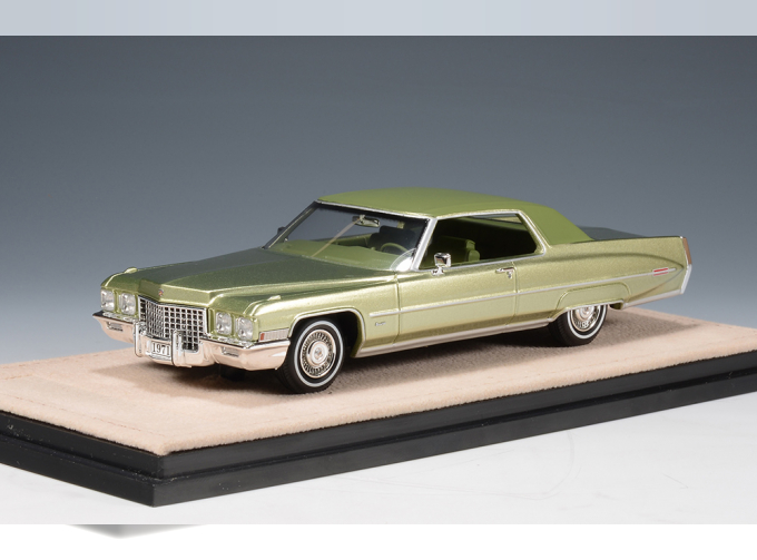 CADILLAC Coupe Deville (1971), Cypress Green Metallic