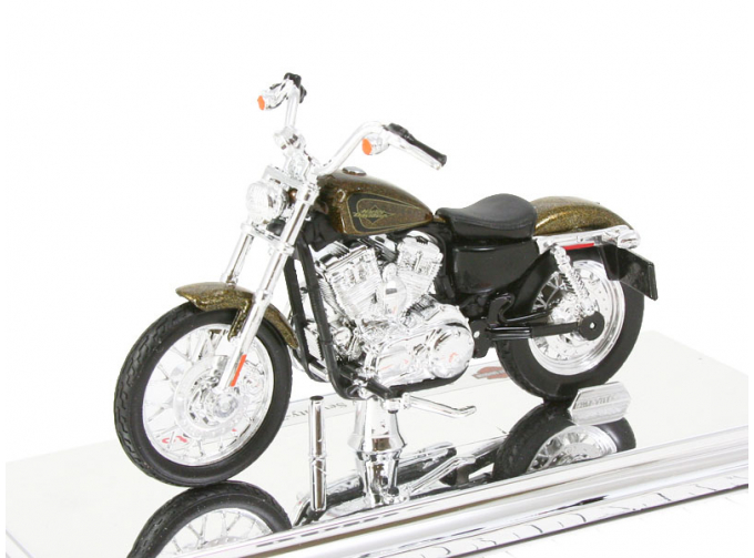 HARLEY DAVIDSON XL 1200V Seventy-Two (2012), black / brown / silver