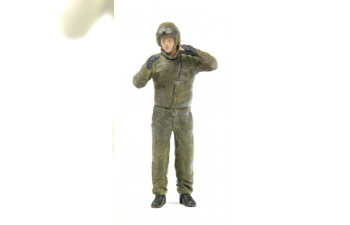 Сборная модель Современные российские танкисты в боевом защитном костюме 6Б15 "КОВБОЙ"