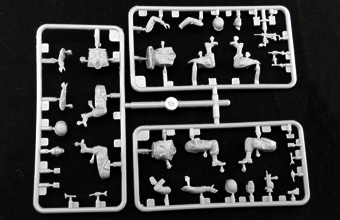 Сборная модель US GPW 1/4 ton 4/4 Utility Track (Mod.1942) w/10-CWT Trailer & Airborne Crew