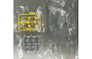 Сборная модель Mazda RX-7 Infini FD3S (Competition Yellow Mica)