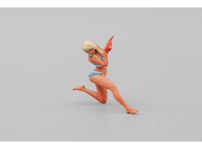 Фигурка девушки-мойщицы (вар.1)