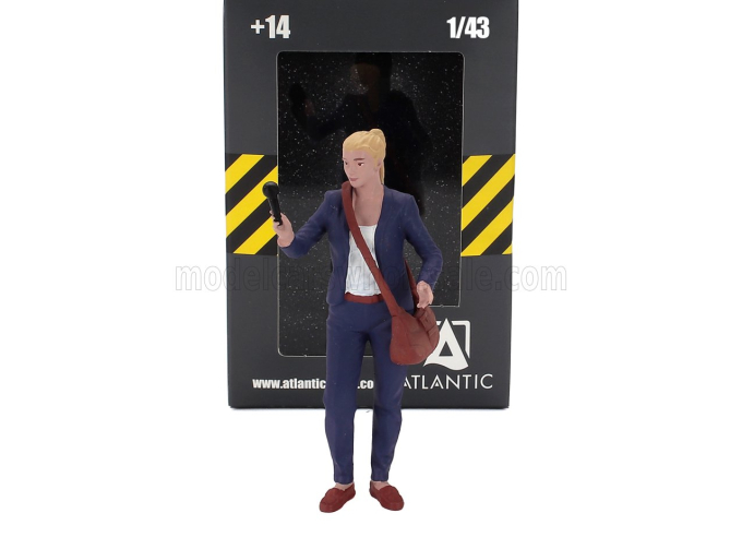 FIGURES Girl - Linda