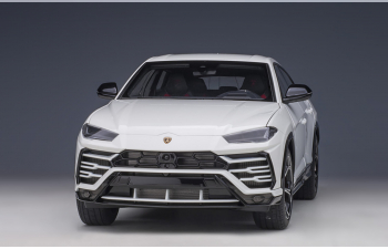 Lamborghini Urus белый