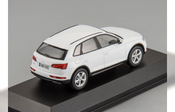 Audi Q5 (2016), white