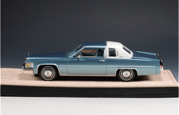 CADILLAC Coupe Deville (1978), Sterling Blue Metallic