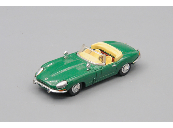 JAGUAR E Cabriolet (1961), green