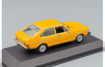 VOLKSWAGEN Passat (1975), yellow