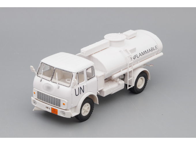 Минский 5334 Топливозаправщик АС-8 ООН, белый