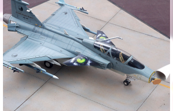 Самолет SAAB Jas-39B/D Gripen